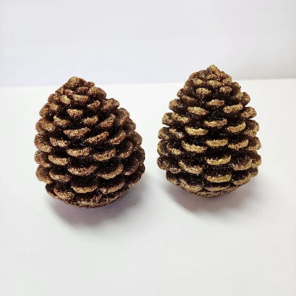 Avon Holly Hollyberry 2 Pine Cone Candles